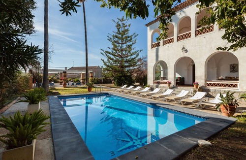 Cabrils Villa | Villa 'Un Lugar Especial' with Private Pool, Private Terrace and Wi-Fi