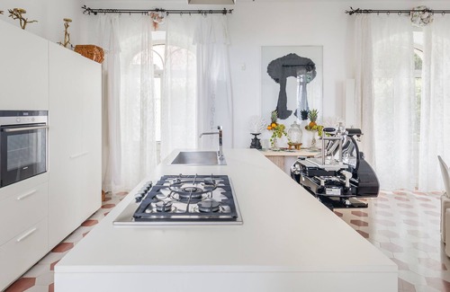 Taormina Villa | Villa Urbis, luxury villa in the heart of Taormina with swimming pool & jacuzzi.