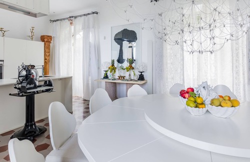 Taormina Villa | Villa Urbis, luxury villa in the heart of Taormina with swimming pool & jacuzzi.
