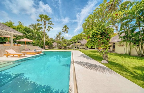 Petitenget Villa | Villa Venice - 2000m2 Garden, right behind beach