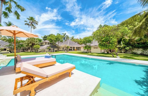 Petitenget Villa | Villa Venice - 2000m2 Garden, right behind beach