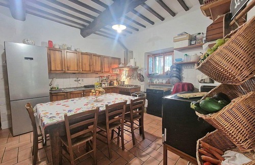Santa Reparata Villa | Villa Veneranda: A characteristic and welcoming two-story age-old farm house surrounded by meadows and by green hills, in the border area between Umbria and Tuscany, with Free WI-FI.