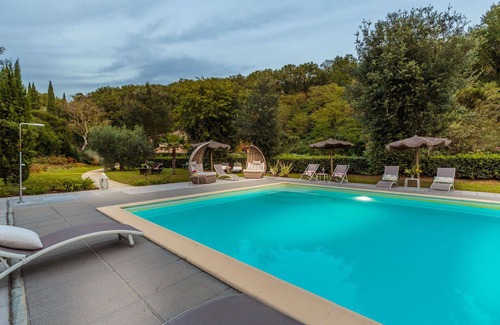 Lamporecchio Villa | Villa Veranda with shared Pool in a Borgo