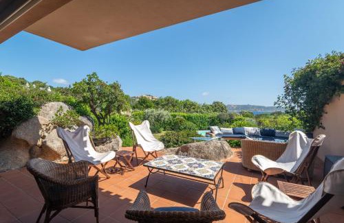 Punta Sardegna Villa | Villa Viola con piscina e giardino