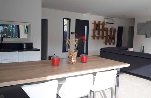 L'Isle-sur-la-Sorgue Villa | VILLA - WATERSHARING - IDEALLY LOCATED