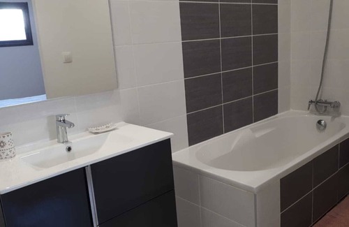 L'Isle-sur-la-Sorgue Villa | VILLA - WATERSHARING - IDEALLY LOCATED