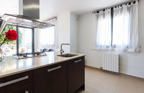 Salou Villa | Villa Wine Experience Salou Center with Private pool, Bbq, Spa, Cellar and Games