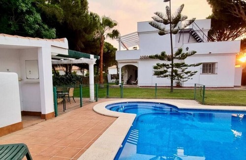 Cabo Roche Ski Chalet | Villa with private pool 500m from Roche beach