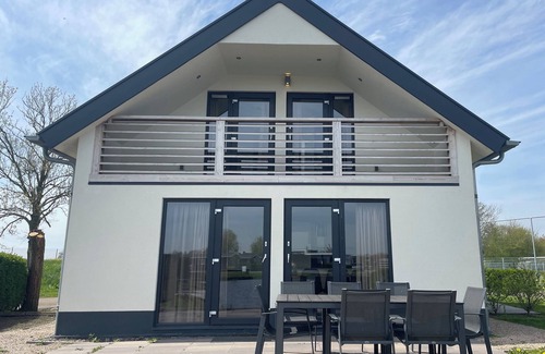West-Graftdijk House | Villa with 5 bedrooms and 2 bathrooms