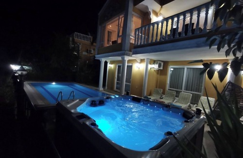Bektas House | Villa with a Pool and Jacuzzi