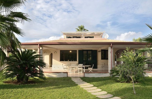 Ispica Villa | Villa with direct access to the fine sandy beach, garden and terraces