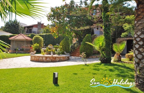 El Roc de Sant Gaieta House | Villa with fabulous private pool, large lawned garden.