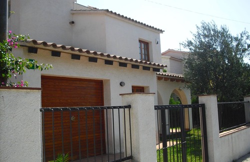 Roda de Bara Ski Chalet | Villa with garden in Costa Daurada