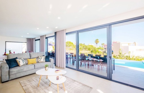 Armacao de Pera Villa | Villa with heatable pool, 2 XL jacuzzis & BBQ