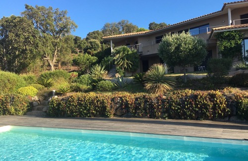Cirendinu House | Villa with heated pool - Beautiful view of Pinarello bay.