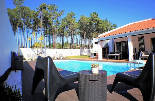 Verdizela Villa | Villa with Heated pool, WiFi, 5min Beaches, 20min Lisbon