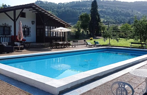 San Pelayo Ski Chalet | Villa with large garden areas and huge pool 15 minutes from the beaches
