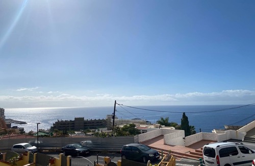Tabaiba Ski Chalet | Villa with magnificent sea views, terrace, sun loungers, barbecue.