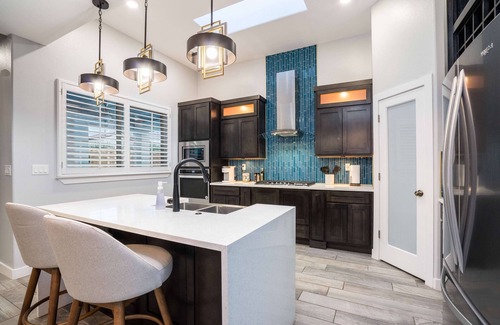 Chamberino Villa | VILLA WITH MASTER SUITE CLOSE TO SHOPPING 4 BR 3BA