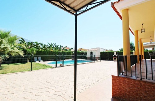 Mairena del Alcor Villa | Villa with pool, free Wi-Fi, billiards, BBQ and table football 12 minutes from Seville
