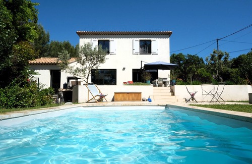 Cabries Villa | Villa with pool and air conditioning for 8 people between Aix-en-Pce & Marseille