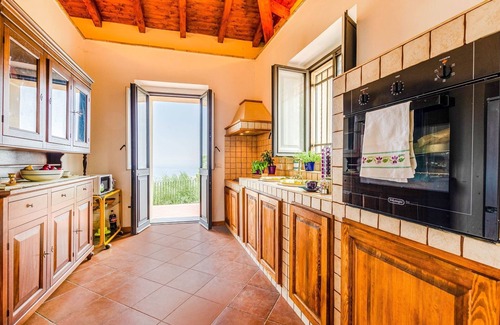 Mascali Villa | Villa with pool and panoramic surroundings