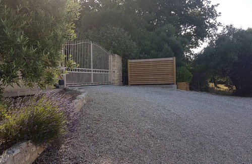Merindol Villa | Villa with pool at the foot of the Luberon