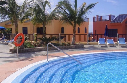 Costa Meloneras House | Villa with private garden, free wifi and air conditioning