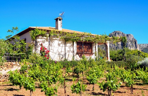 El Gastor Villa | Villa with Private Pool, wonderful Lake/Mountain views, pets fiendly and Wi-Fi