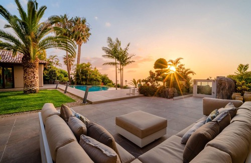 Tacoronte Villa | Villa with swimming pool in the first row with sea views