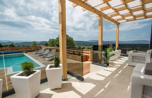 Udbina Villa | Villa with TWO pools