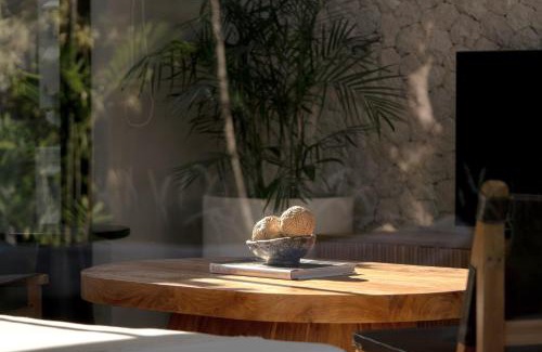 Uluwatu Villa | Villa Zara Spacious, Chic and Classy 2 Bedroom Home 5 minutes from Uluwatu Cliff Edge
