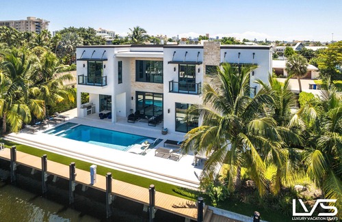 East Fort Lauderdale House | VillaBella Ultra LUXE 100ft Waterfront Villa 5Min2Beach