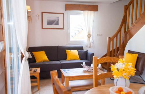 Aumont-Aubrac House | Village de gîtes Les Chalets de l'Aubrac