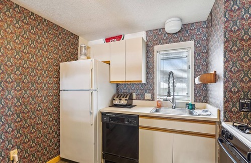 Stowe Area Condo | Village Green 10F: 2 br, gas fireplace, resort amenities!