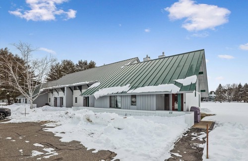 Stowe Area Condo | Village Green 10F: 2 br, gas fireplace, resort amenities!