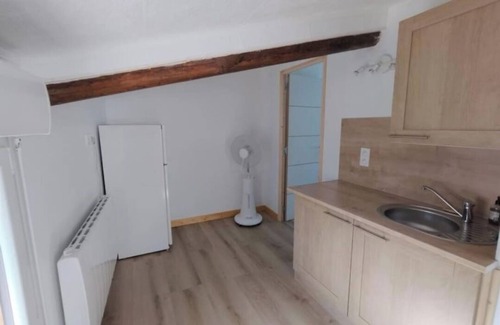 Lespignan House | Village house with tropezian terrace close to beaches