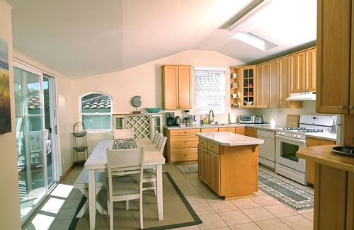 Coronado Condo | Village Penthouse—3bed2ba, half-block to park. Rate reduced for early departure
