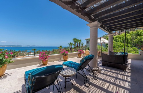 San Jose del Cabo Villa | VILLAS DEL MAR OCEAN SIDE VILLA 4 BEDROOM WITH PRIVATE POOL AND JACUZZI