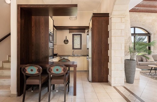 Platanias Town Villa | Villas Platanias 4 bedroom villa with a heated pool