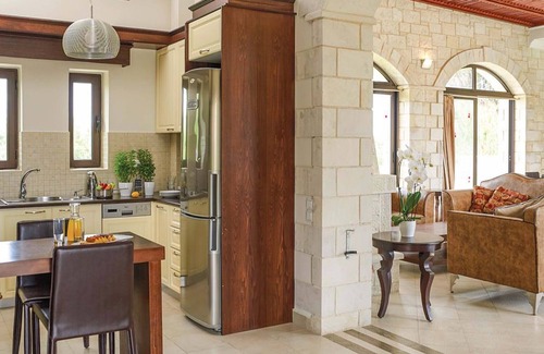 Platanias Town House | Villas Platanias - 4 bedroom villa with a heated pool