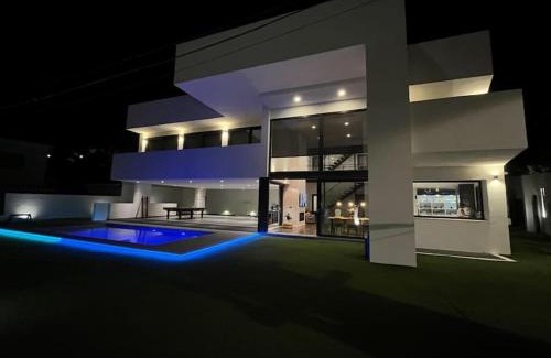 Torremolinos House | VillaSpainExperience con piscina climatizada