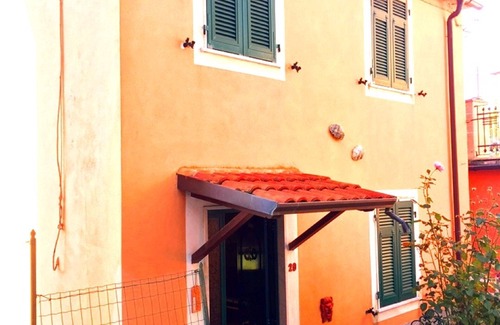 Arcola House | Villetta of 60 mq with splendid garden and sight on the Apuane
