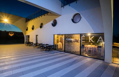 Vrable Hotel | Vinárstvo Predium Vráble