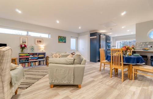 Saxmundham Apartment | Vincent Studio - One Bedroom Apartment, Sleeps 2