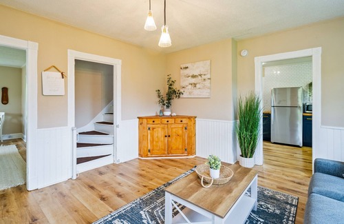 Lakemont House | Vineyard & Lake Views | Newly Remodeled | Pet Friendly