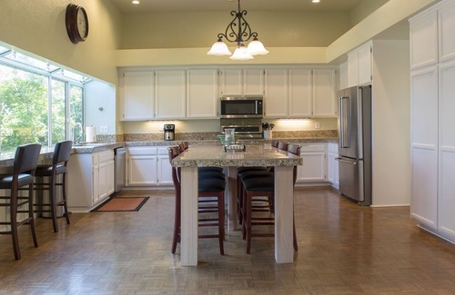Napa House | VINEYARD VIEW 4 BED/3 BATH W/HOT TUB nPERFECT LOCATION FOR WINE TASTING
