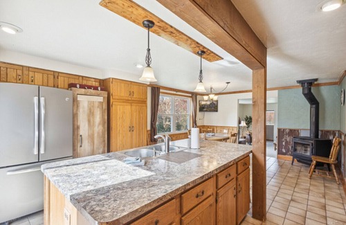 Morrison House | Vineyard View near Winery in Country Side