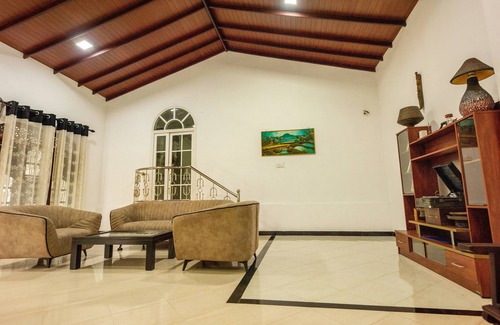 Narammala Villa | VinSri Villa 3-bedroom villa in brilliant Kadahapola with WiFi, fitness room, AC