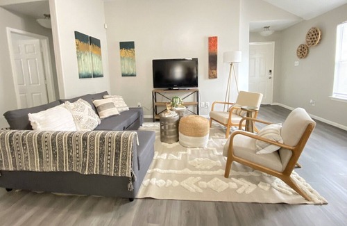 Barker House | Vintage chic escape in Katy